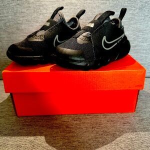 Nike Flex Runner 2 (Toddler), size 7c, never worn!